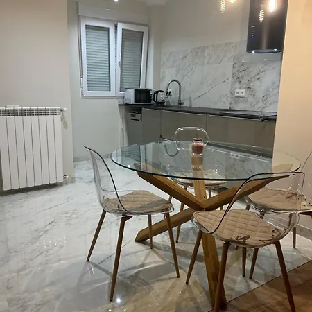 20 метров до пляжа фенальс в ллорет де мар Apartman *