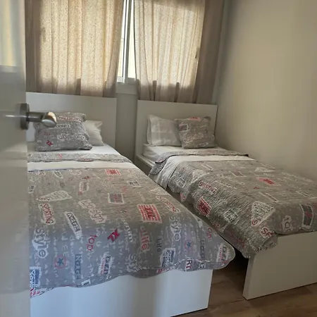 20 метров до пляжа фенальс в ллорет де мар Apartment